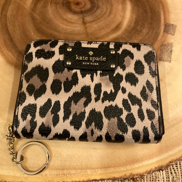 Kate Spade Wallet Compact Leopard Zip Closure Textured Coated Canvas Key Chain - Picture 1 of 7